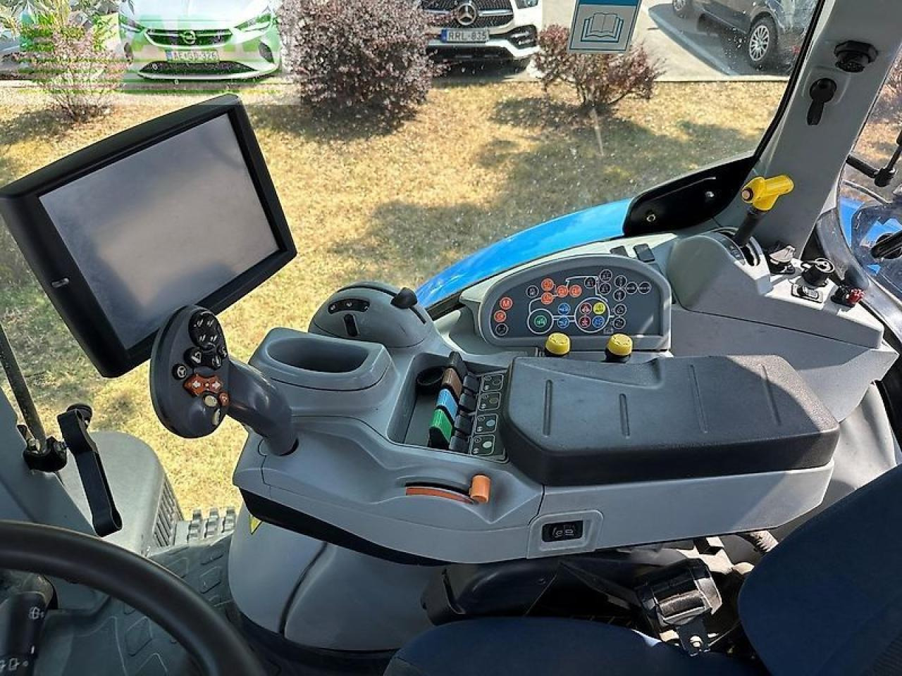 Трактор New Holland t7.210: фото 32