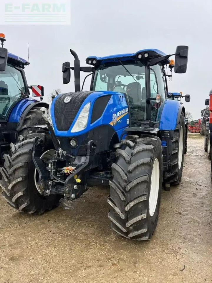 New Holland t7.210 classic - Трактор: фото 2 New Holland t7.210 classic - Трактор: фото 2