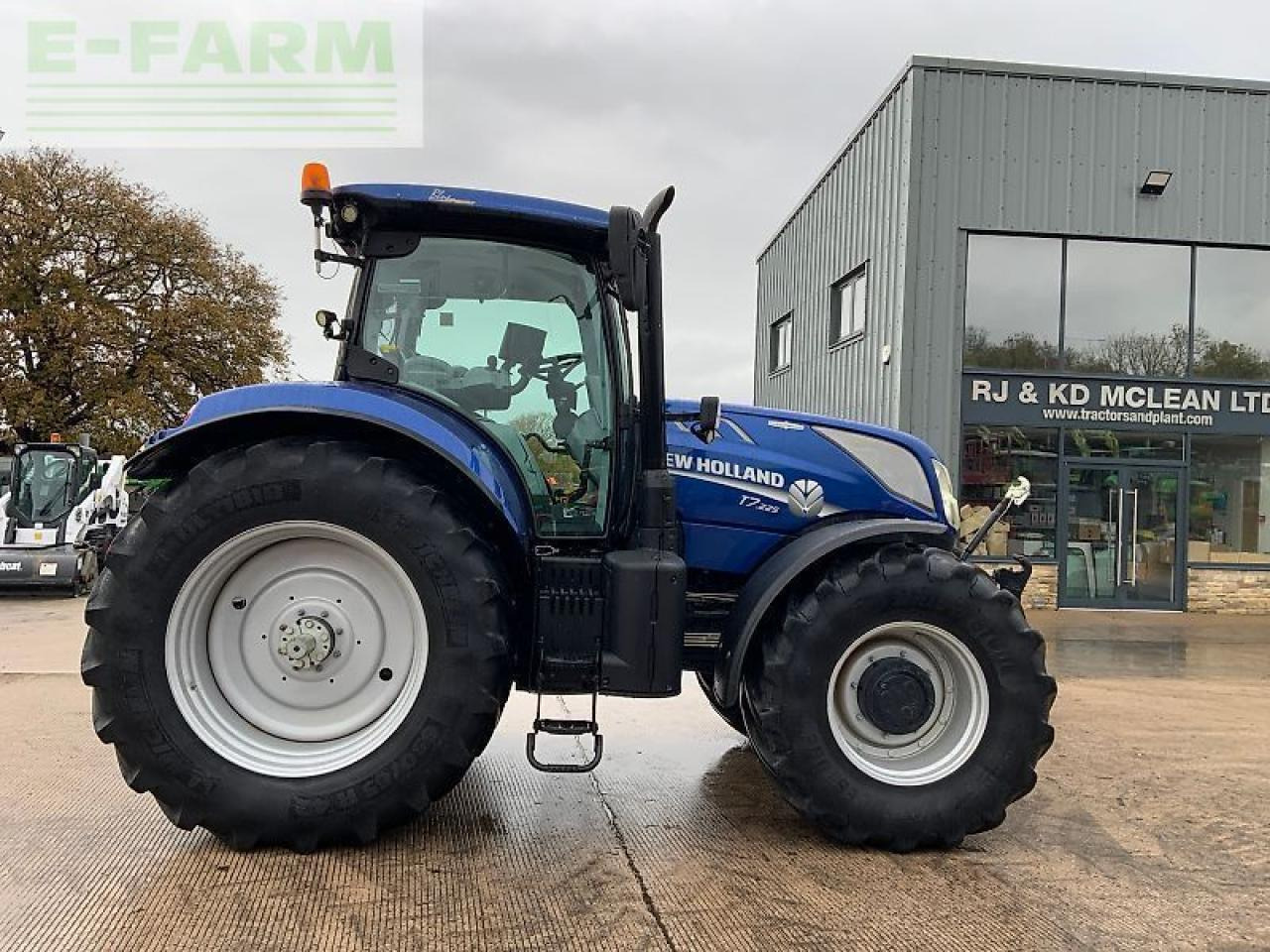 New Holland t7.225 blue power tractor (st25102) - Трактор: фото 1 New Holland t7.225 blue power tractor (st25102) - Трактор: фото 1