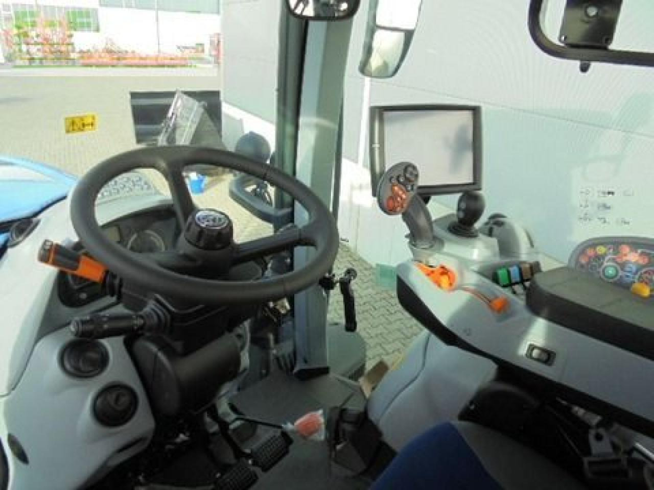 New Holland t7.270 autocommand my19 - Трактор: фото 3 New Holland t7.270 autocommand my19 - Трактор: фото 3