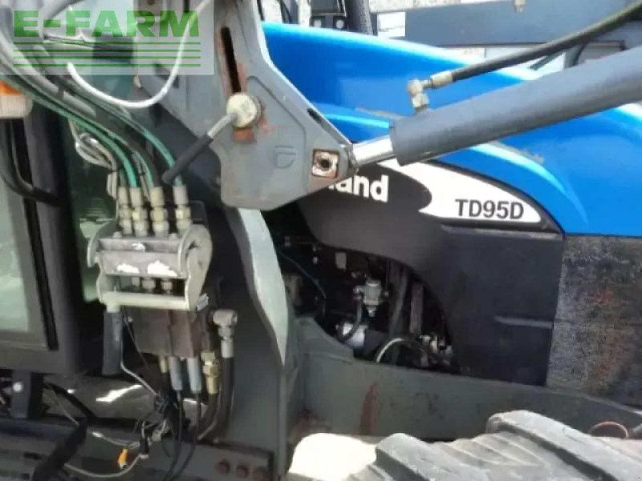New Holland td 95 d D - Трактор: фото 5 New Holland td 95 d D - Трактор: фото 5