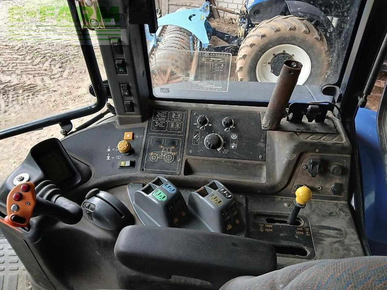 New Holland tm 190 19/6 - Трактор: фото 5 New Holland tm 190 19/6 - Трактор: фото 5