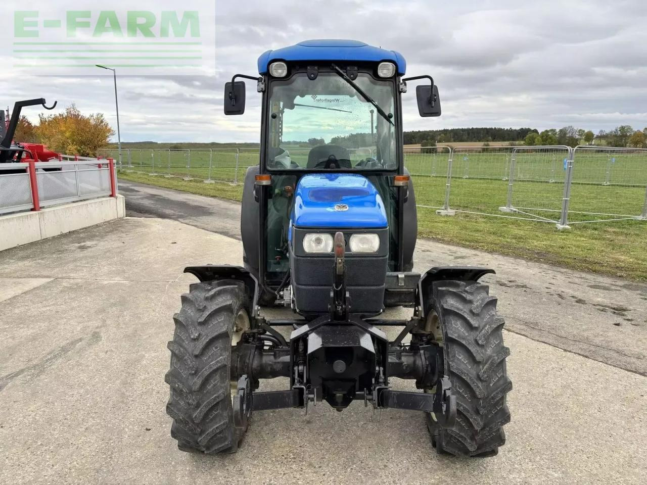 New Holland tn 85 fa dt supersteer - Трактор: фото 3 New Holland tn 85 fa dt supersteer - Трактор: фото 3