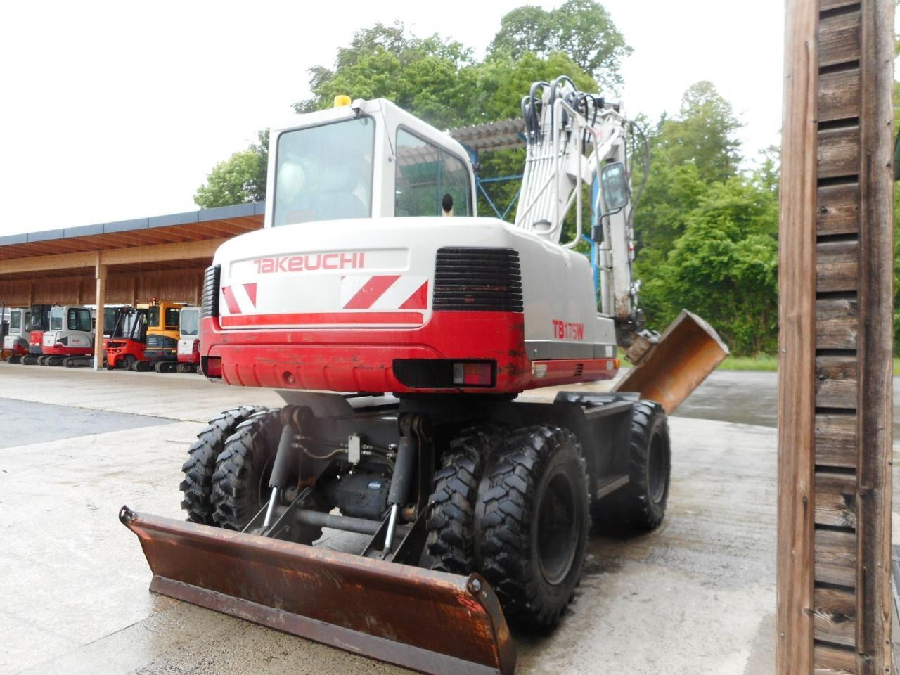 Takeuchi tb 175w mit powertilt + hydr. sw + 2 löffel - Міні-екскаватор: фото 4 Takeuchi tb 175w mit powertilt + hydr. sw + 2 löffel - Міні-екскаватор: фото 4