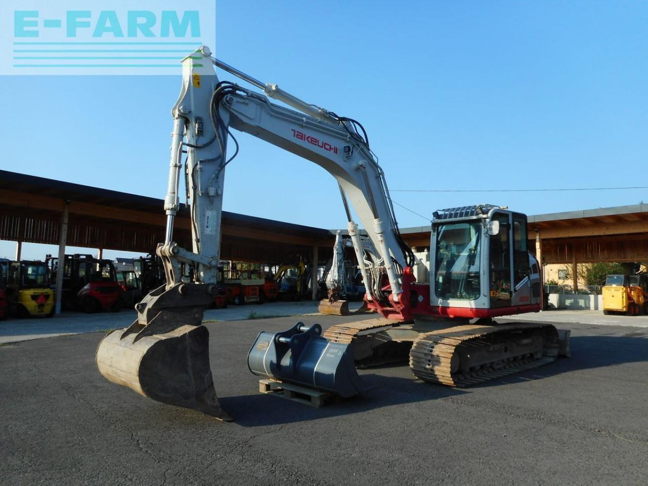 Takeuchi tb 2150 ( 15.095kg ) mit schwenkarm - Гусеничний екскаватор: фото 2 Takeuchi tb 2150 ( 15.095kg ) mit schwenkarm - Гусеничний екскаватор: фото 2
