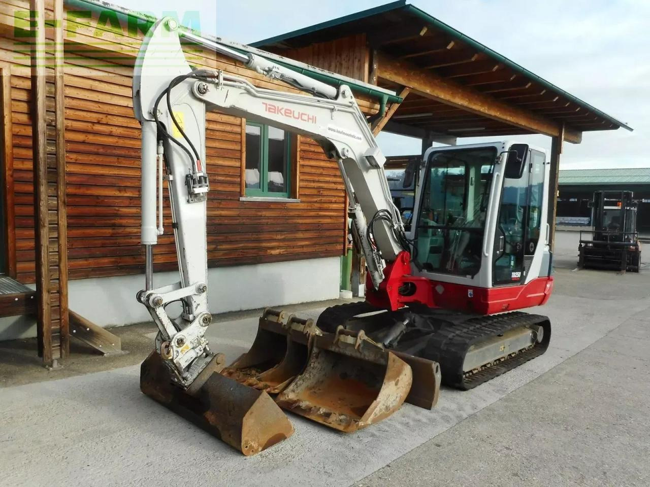 Takeuchi tb 250 mit powertilt + hydr. sw + 4 löffel - Міні-екскаватор: фото 2 Takeuchi tb 250 mit powertilt + hydr. sw + 4 löffel - Міні-екскаватор: фото 2