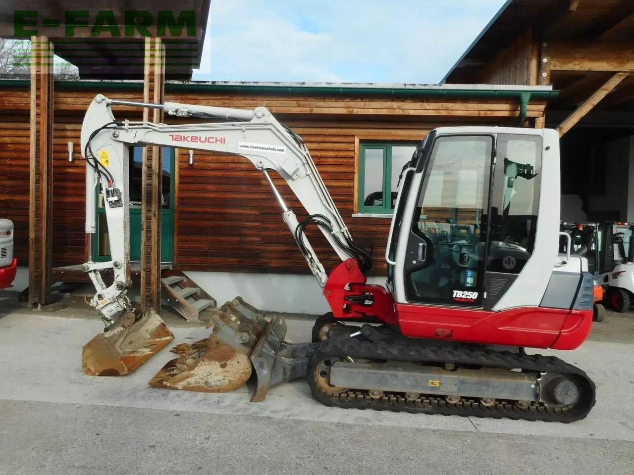 Takeuchi tb 250 mit powertilt + hydr. sw + 4 löffel - Міні-екскаватор: фото 1 Takeuchi tb 250 mit powertilt + hydr. sw + 4 löffel - Міні-екскаватор: фото 1