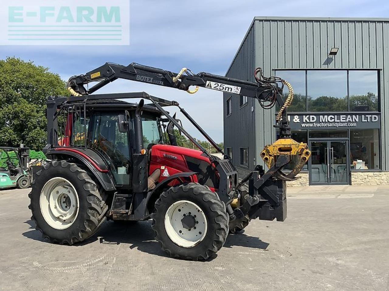 Valtra n123 hi tech tractor with roof mounted botex 560tl crane (st23285) - Трактор: фото 3 Valtra n123 hi tech tractor with roof mounted botex 560tl crane (st23285) - Трактор: фото 3