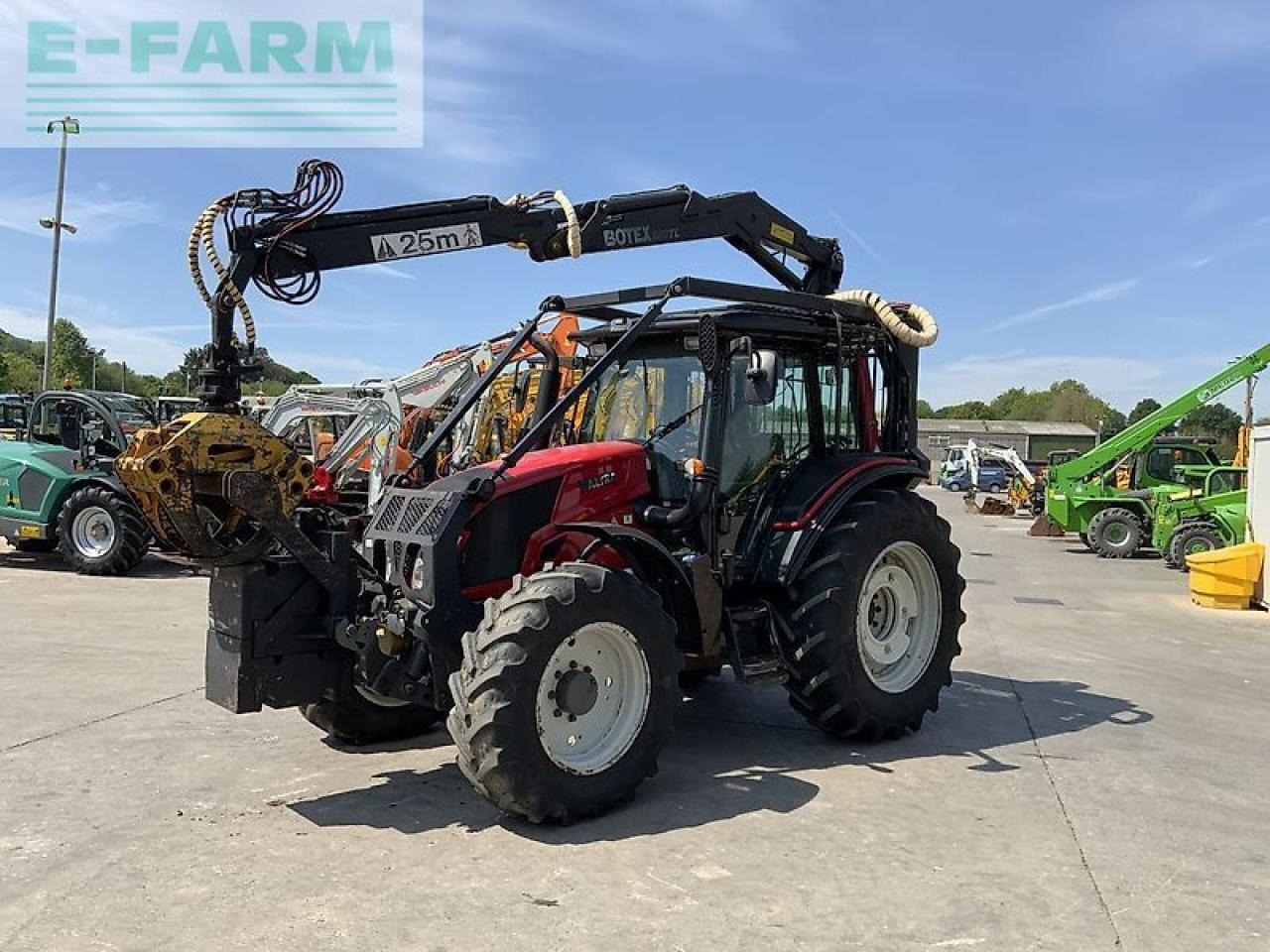 Valtra n123 hi tech tractor with roof mounted botex 560tl crane (st23285) - Трактор: фото 5 Valtra n123 hi tech tractor with roof mounted botex 560tl crane (st23285) - Трактор: фото 5