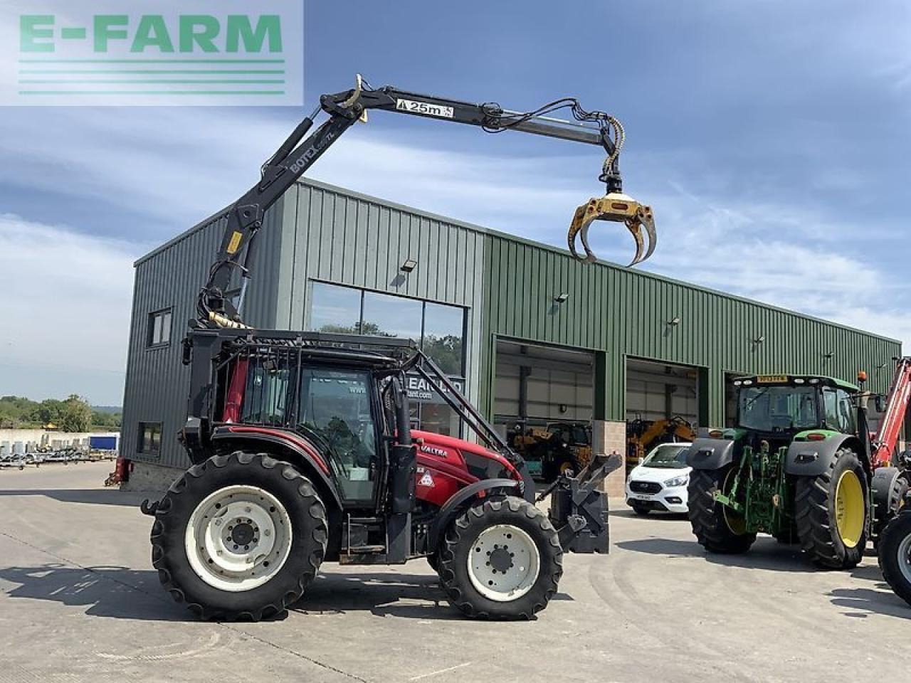 Valtra n123 hi tech tractor with roof mounted botex 560tl crane (st23285) - Трактор: фото 1 Valtra n123 hi tech tractor with roof mounted botex 560tl crane (st23285) - Трактор: фото 1