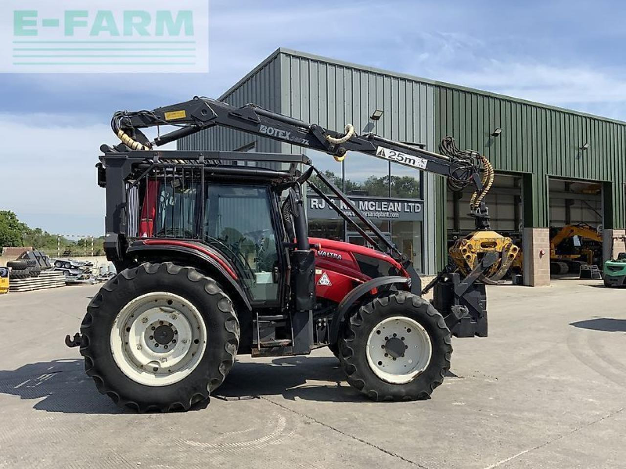Valtra n123 hi tech tractor with roof mounted botex 560tl crane (st23285) - Трактор: фото 2 Valtra n123 hi tech tractor with roof mounted botex 560tl crane (st23285) - Трактор: фото 2