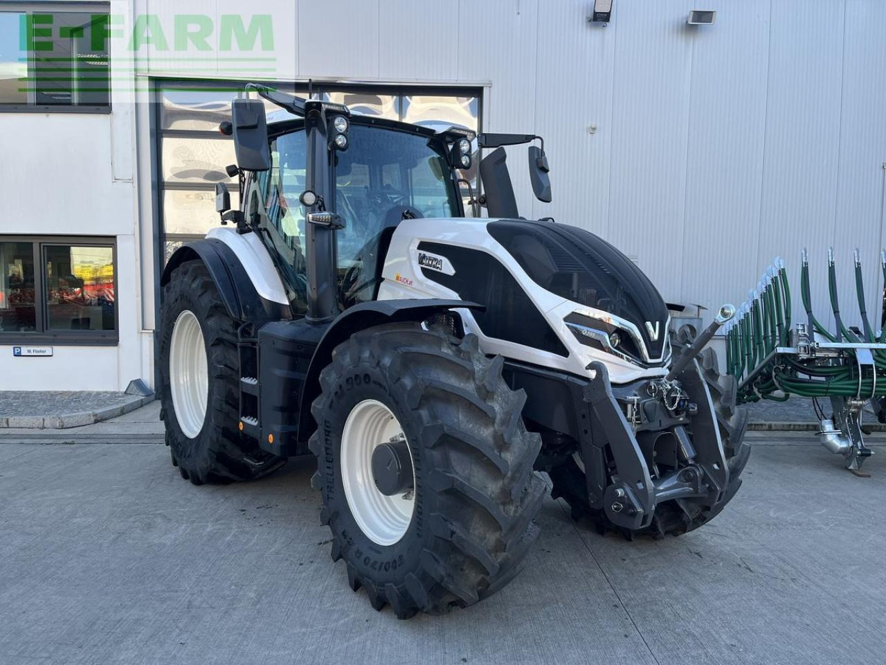 Valtra q305 - Трактор: фото 1 Valtra q305 - Трактор: фото 1