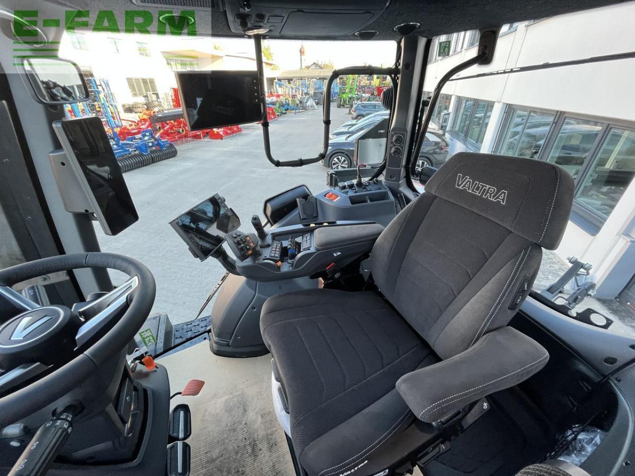 Трактор Valtra q305: фото 13