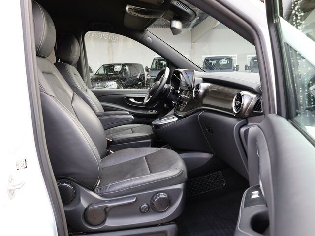MERCEDES-BENZ EQV 300 Avantgarde,lang,7Sitze,2xSchiebetür,LED... - Мікроавтобус, Електробус: фото 5 MERCEDES-BENZ EQV 300 Avantgarde,lang,7Sitze,2xSchiebetür,LED... - Мікроавтобус, Електробус: фото 5