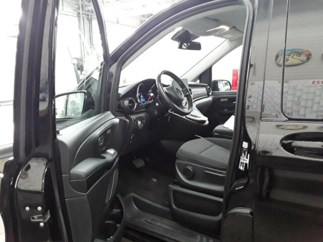 MERCEDES-BENZ EQV 300 lang,7Sitze,2xKlima,2xSchiebetür el.,LED - Пасажирський фургон, Електричний фургон: фото 2 MERCEDES-BENZ EQV 300 lang,7Sitze,2xKlima,2xSchiebetür el.,LED - Пасажирський фургон, Електричний фургон: фото 2