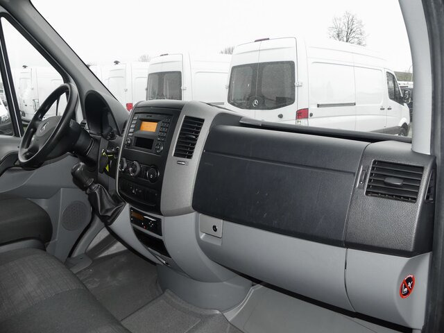 MERCEDES-BENZ Sprinter 311 CDI DOKA Pritsche,AHK,Standheizung - Легка бортова вантажівка, Вантажопасажирський фургон: фото 2 MERCEDES-BENZ Sprinter 311 CDI DOKA Pritsche,AHK,Standheizung - Легка бортова вантажівка, Вантажопасажирський фургон: фото 2