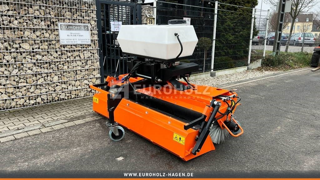 Kehrmaschine ZM2000 Stapleraufnahme - Щітка дорожня в категорії Комунальна/ Спеціальна техніка: фото 1 Kehrmaschine ZM2000 Stapleraufnahme - Щітка дорожня в категорії Комунальна/ Спеціальна техніка: фото 1