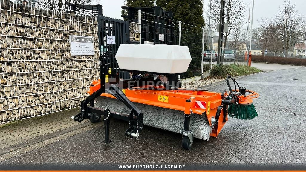Kehrmaschine ZM2000 mit Seitenbesen - Щітка дорожня в категорії Комунальна/ Спеціальна техніка: фото 1 Kehrmaschine ZM2000 mit Seitenbesen - Щітка дорожня в категорії Комунальна/ Спеціальна техніка: фото 1