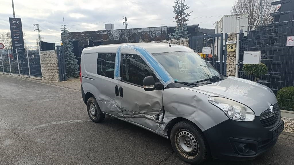 Opel Combo Kastenwagen Transp. Seitenschaden fahrbereit - Фургон з закритим кузовом: фото 1 Opel Combo Kastenwagen Transp. Seitenschaden fahrbereit - Фургон з закритим кузовом: фото 1