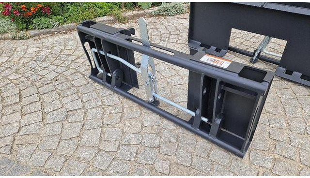 Big Adapter Avant auf Euro Aufnahme - Навісне обладнання: фото 2 Big Adapter Avant auf Euro Aufnahme - Навісне обладнання: фото 2