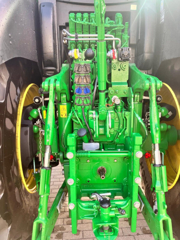 John Deere 6R 175 - Трактор: фото 4 John Deere 6R 175 - Трактор: фото 4
