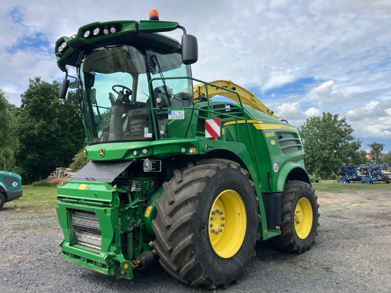 John Deere 8600 mit Kemper 460 StalkBuster und 639 PickUp - Комбайн: фото 1 John Deere 8600 mit Kemper 460 StalkBuster und 639 PickUp - Комбайн: фото 1