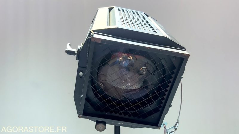 1 projecteur "plans convexe PC RJ 2 KW" - Інструмент/ Обладнання: фото 3 1 projecteur "plans convexe PC RJ 2 KW" - Інструмент/ Обладнання: фото 3