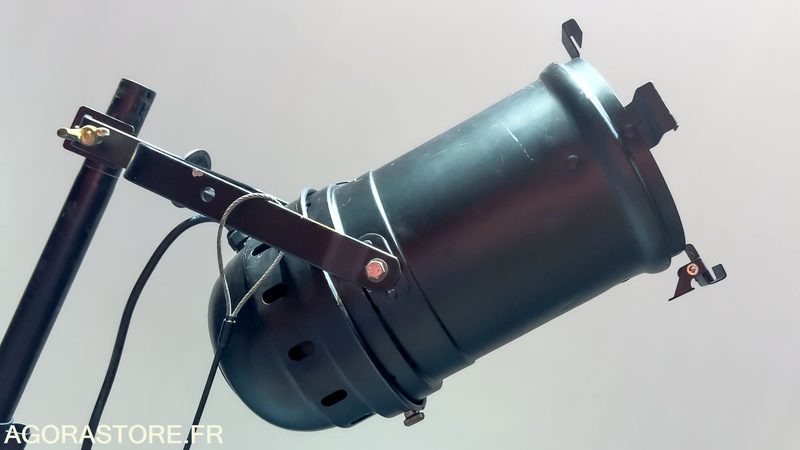 1 projecteur "traditionnel iconique PAR64" - Інструмент/ Обладнання: фото 2 1 projecteur "traditionnel iconique PAR64" - Інструмент/ Обладнання: фото 2
