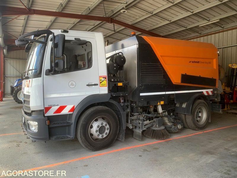 BALAYEUSE COMPOSÉE D'UN PORTEUR MERCEDES ET D'UN SYSTÈME DE BALAYAGE SCHMIDT - Підмітально-прибиральна машина: фото 1 BALAYEUSE COMPOSÉE D'UN PORTEUR MERCEDES ET D'UN SYSTÈME DE BALAYAGE SCHMIDT - Підмітально-прибиральна машина: фото 1