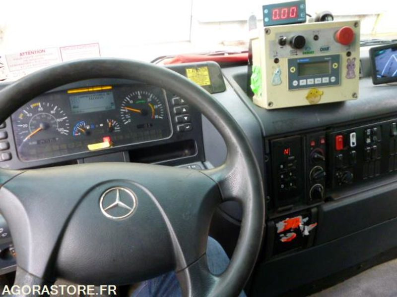 BOM ECONIC MERCEDES CABINE TYPE BUS 2007 4 places 247550kms - Сміттєвози: фото 4 BOM ECONIC MERCEDES CABINE TYPE BUS 2007 4 places 247550kms - Сміттєвози: фото 4