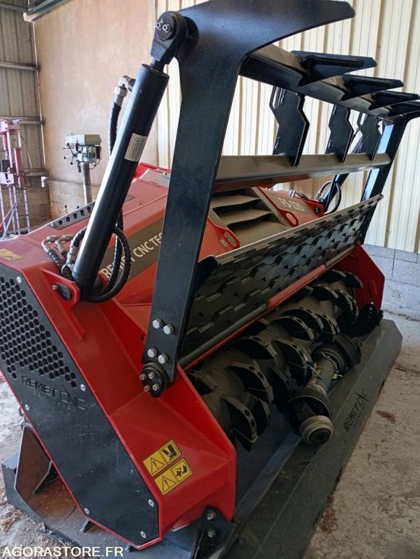 BROYEUR FORESTIER REMET CNC F5-225 - Лісовий мульчер: фото 2 BROYEUR FORESTIER REMET CNC F5-225 - Лісовий мульчер: фото 2