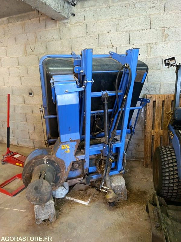 Bac de ramassage ISEKI - Техніка для саду та городу: фото 1 Bac de ramassage ISEKI - Техніка для саду та городу: фото 1