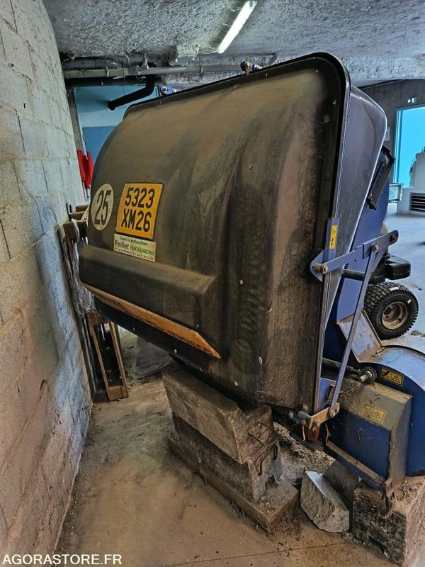 Bac de ramassage ISEKI - Техніка для саду та городу: фото 3 Bac de ramassage ISEKI - Техніка для саду та городу: фото 3