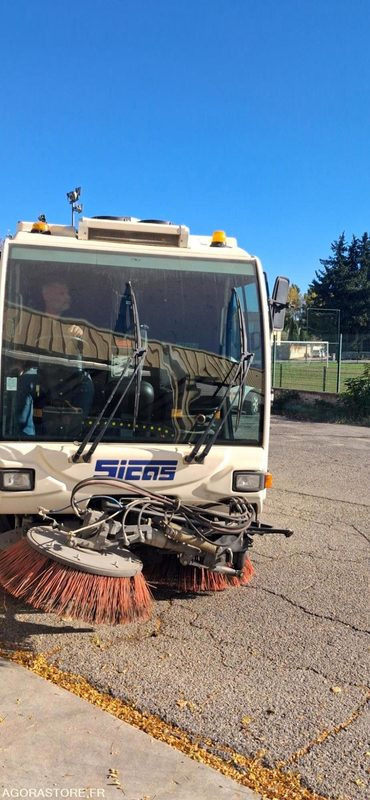 Balayeuse Euroclean Sicas modèle Millennium " New Generation" - Підмітально-прибиральна машина: фото 3 Balayeuse Euroclean Sicas modèle Millennium " New Generation" - Підмітально-прибиральна машина: фото 3