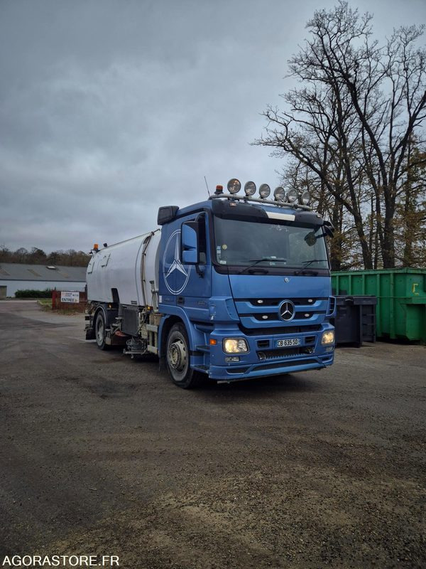 Balayeuse Eurovoirie Optifant 70 TA THP - 2012 - 242 000 heures - Підмітально-прибиральна машина: фото 2 Balayeuse Eurovoirie Optifant 70 TA THP - 2012 - 242 000 heures - Підмітально-прибиральна машина: фото 2