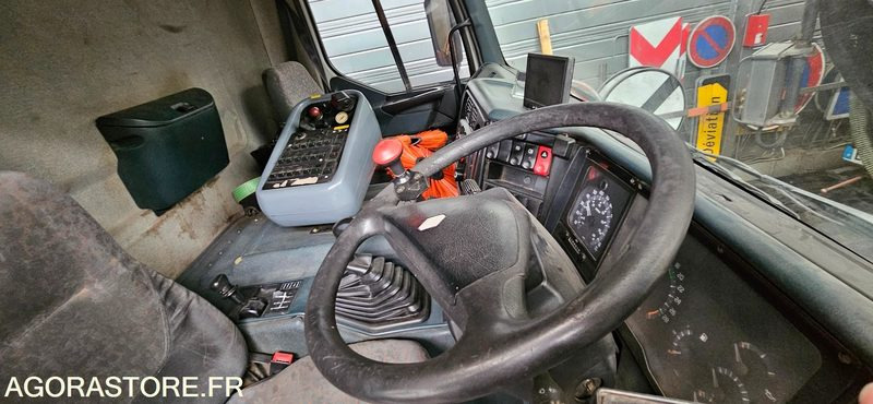 Balayeuse SCARAB MAJOR/Renault DK485AH Non roulant (Vente uniquement Export) - Підмітально-прибиральна машина: фото 5 Balayeuse SCARAB MAJOR/Renault DK485AH Non roulant (Vente uniquement Export) - Підмітально-прибиральна машина: фото 5