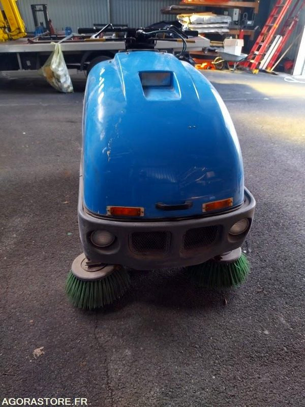 Balayeuse aspiratrice de trottoirs TENNANT LITTER HAWK 4100 - Підмітально-прибиральна машина: фото 5 Balayeuse aspiratrice de trottoirs TENNANT LITTER HAWK 4100 - Підмітально-прибиральна машина: фото 5