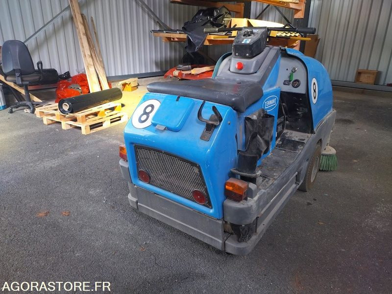 Balayeuse aspiratrice de trottoirs TENNANT LITTER HAWK 4100 - Підмітально-прибиральна машина: фото 2 Balayeuse aspiratrice de trottoirs TENNANT LITTER HAWK 4100 - Підмітально-прибиральна машина: фото 2