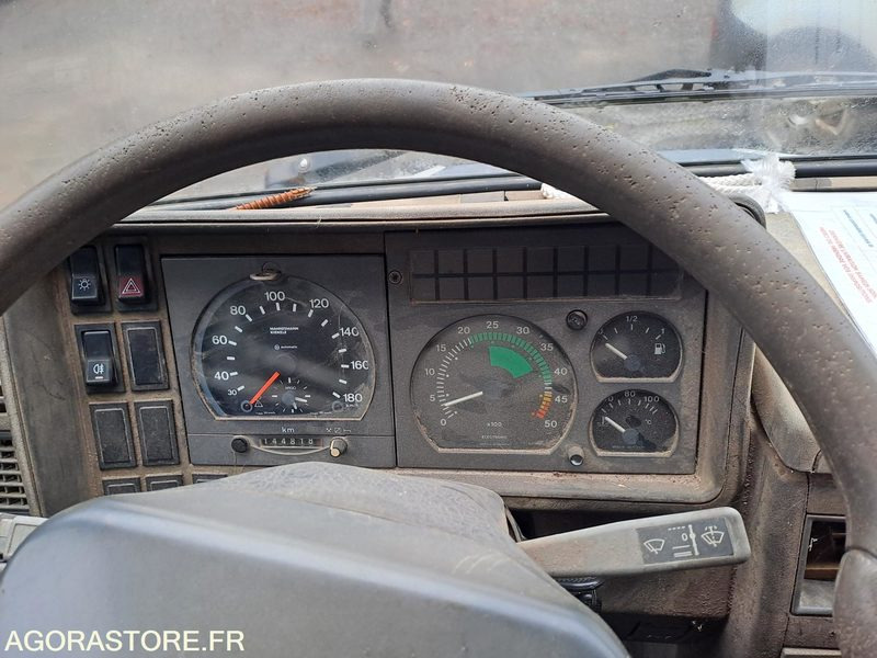 CAMIONNETTTE PLATEAU IVECO DAILY Haras de Pompadour (19) - Малотоннажний самоскид: фото 4 CAMIONNETTTE PLATEAU IVECO DAILY Haras de Pompadour (19) - Малотоннажний самоскид: фото 4