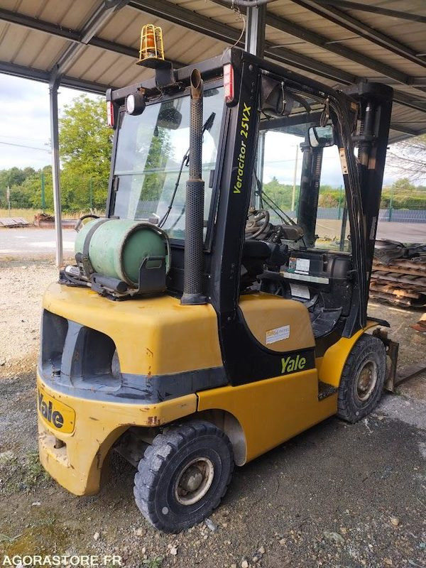 Chariot Élévateur YALE GLP25VX (2007) - Pour Pièces ou Réparation - Газовий навантажувач: фото 3 Chariot Élévateur YALE GLP25VX (2007) - Pour Pièces ou Réparation - Газовий навантажувач: фото 3