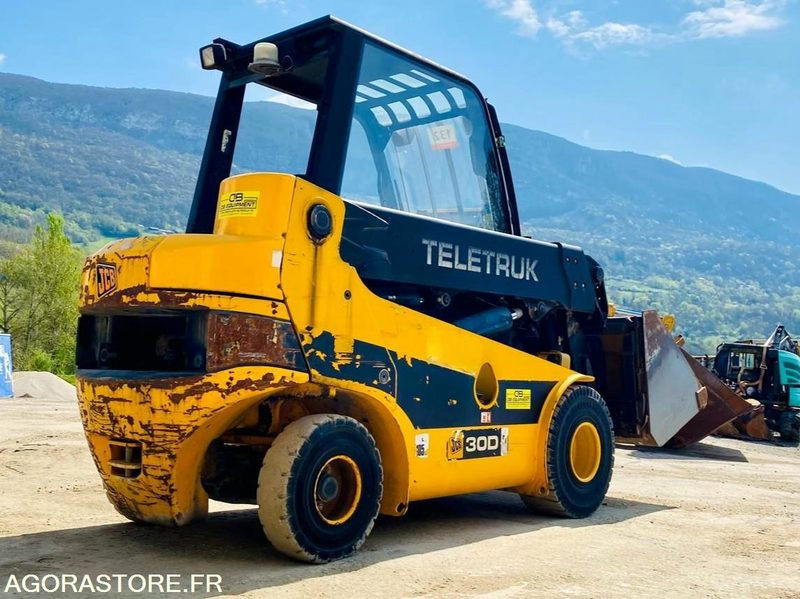 Chariot télescopique Teletruk JCB TLT30D - Année 2004 - 3870 h - Навантажувач телескопічний: фото 4 Chariot télescopique Teletruk JCB TLT30D - Année 2004 - 3870 h - Навантажувач телескопічний: фото 4