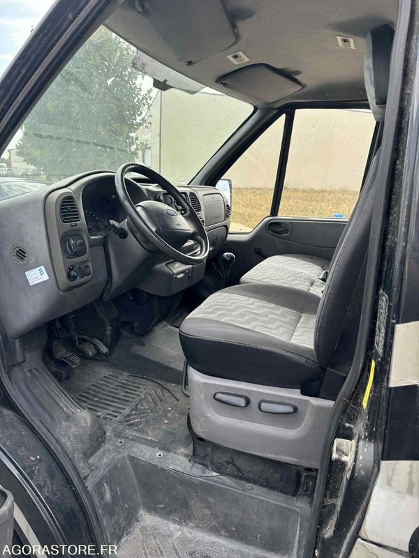 Fourgon FORD - Transport de 2 Chevaux - 2004 - 137 510 KM - Суцільнометалевий фургон: фото 5 Fourgon FORD - Transport de 2 Chevaux - 2004 - 137 510 KM - Суцільнометалевий фургон: фото 5