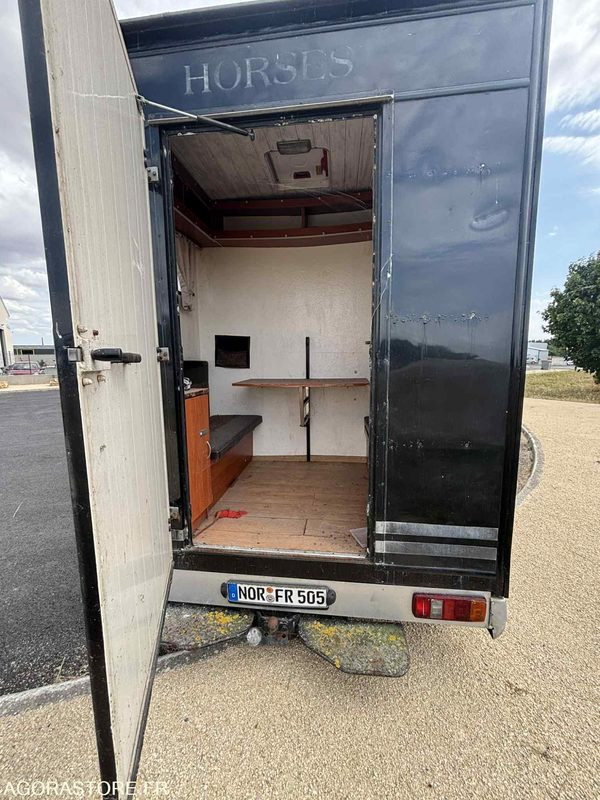 Fourgon FORD - Transport de 2 Chevaux - 2004 - 137 510 KM - Суцільнометалевий фургон: фото 4 Fourgon FORD - Transport de 2 Chevaux - 2004 - 137 510 KM - Суцільнометалевий фургон: фото 4