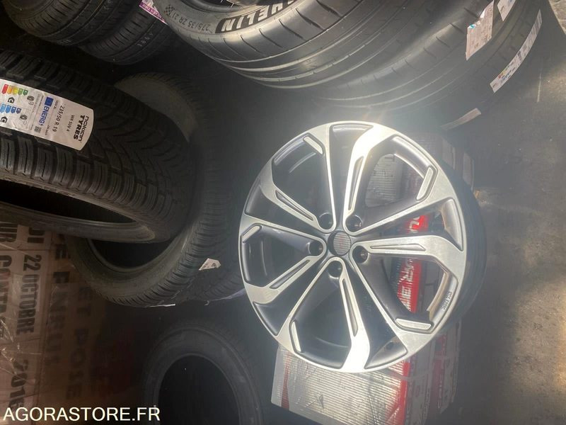 LOT DE 56 JANTES ALUMINIUM ORIGINE RENAULT ESPACE V EN 20 POUCES BI-TON - Інструмент/ Обладнання: фото 1 LOT DE 56 JANTES ALUMINIUM ORIGINE RENAULT ESPACE V EN 20 POUCES BI-TON - Інструмент/ Обладнання: фото 1