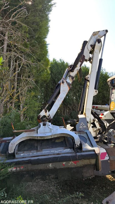 Lot Renault - Tracteur ergos 446 Roto 209 - 2009 et FAUCHEUSE NOREMAT VISIOBRA - Трактор: фото 3 Lot Renault - Tracteur ergos 446 Roto 209 - 2009 et FAUCHEUSE NOREMAT VISIOBRA - Трактор: фото 3