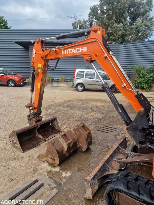 MINI PELLE HYDRAULIQUE SUR CHENILLES CAOUTCHOUC HITACHI ZX26U DIESEL 19.7CV 2017 - Міні-екскаватор: фото 5 MINI PELLE HYDRAULIQUE SUR CHENILLES CAOUTCHOUC HITACHI ZX26U DIESEL 19.7CV 2017 - Міні-екскаватор: фото 5