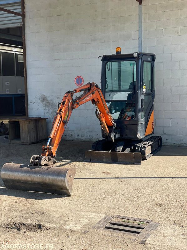 MINI-PELLE SUR CHENILLE CAOUTCHOUC HITACHI ZX17U-2 15CV 1.9T AVEC 3 GODETS - Екскаватор: фото 1 MINI-PELLE SUR CHENILLE CAOUTCHOUC HITACHI ZX17U-2 15CV 1.9T AVEC 3 GODETS - Екскаватор: фото 1