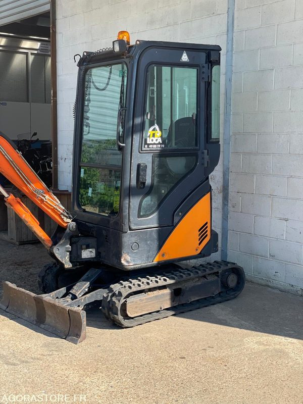 MINI-PELLE SUR CHENILLE CAOUTCHOUC HITACHI ZX17U-2 15CV 1.9T AVEC 3 GODETS - Екскаватор: фото 5 MINI-PELLE SUR CHENILLE CAOUTCHOUC HITACHI ZX17U-2 15CV 1.9T AVEC 3 GODETS - Екскаватор: фото 5
