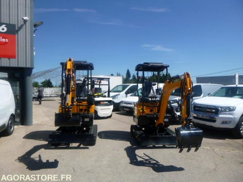 MINIPELLE 1T8 MOTEUR 3 CYLINDRES KUBOTA - Екскаватор: фото 1 MINIPELLE 1T8 MOTEUR 3 CYLINDRES KUBOTA - Екскаватор: фото 1