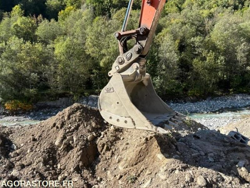 PELLE A CHENILLE ACIER HITACHI ZX130LCN-5B - Екскаватор: фото 3 PELLE A CHENILLE ACIER HITACHI ZX130LCN-5B - Екскаватор: фото 3